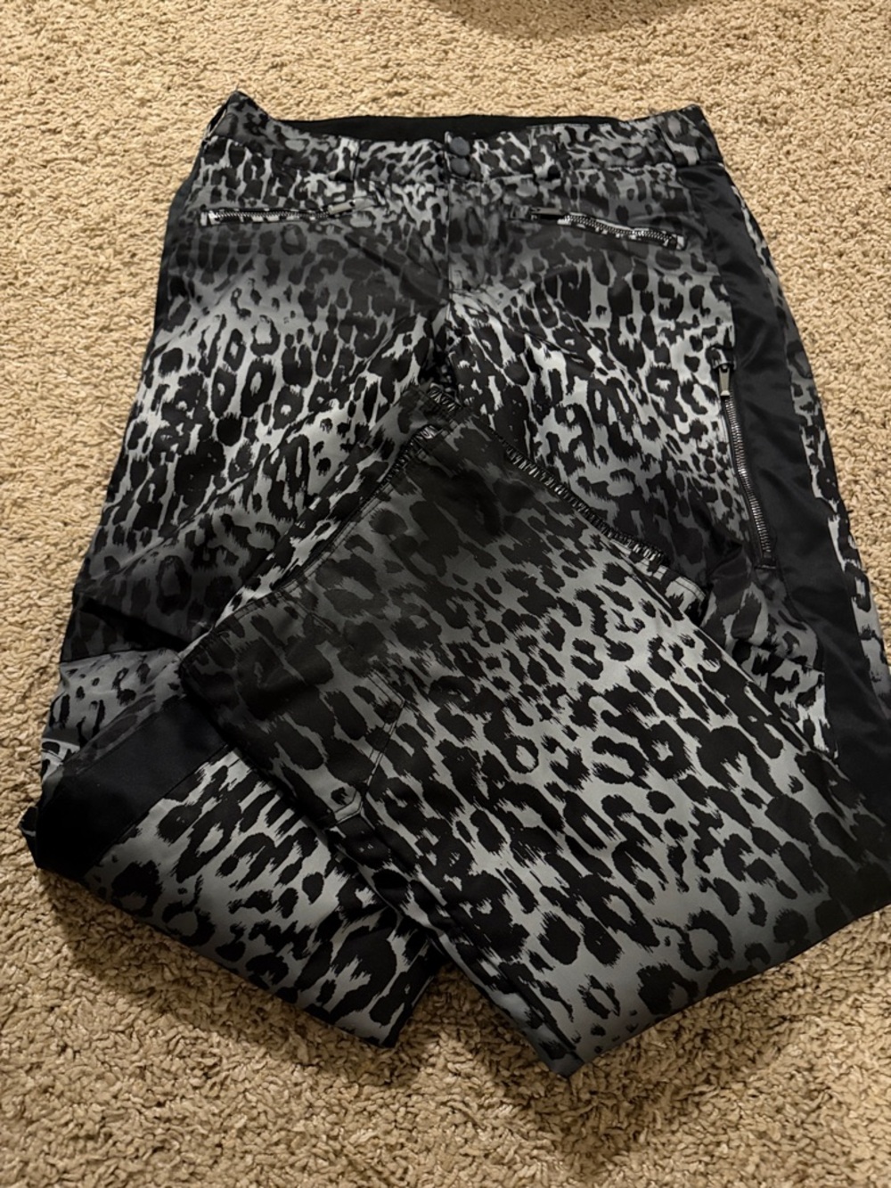 Obermeyee Gray and Black Leopard Print ski pants- women